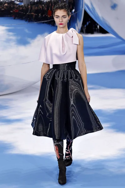 Look 14